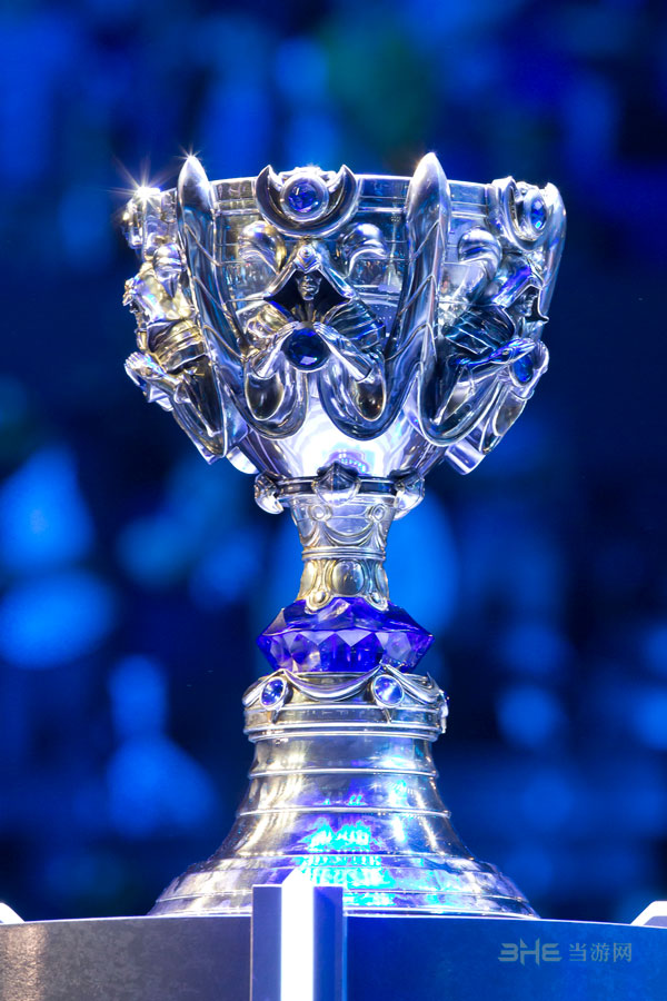 jiejie解说引爆热议：IG比赛中原装选手低迷与新选手表现引阵容调整争议